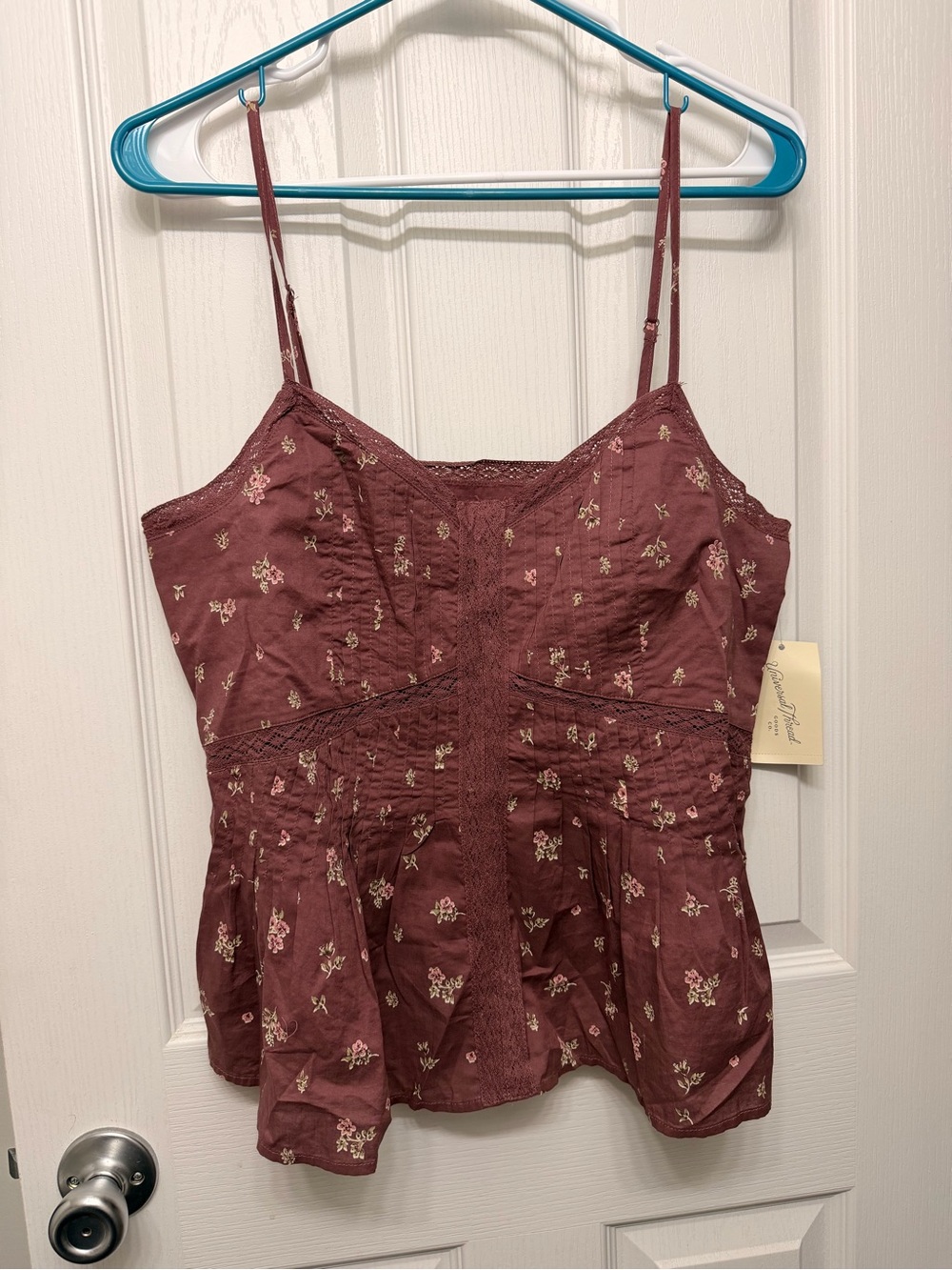 Universal Thread Mauve Floral Lace-Trim Peplum Tank